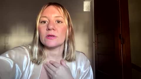 Snapshot of allisonlove2 chatting on May 12, 2026, 7:22 pm allisonlove2 online show from May 12, 2026, 7:22 pm