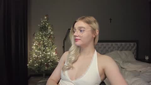 Snapshot of allotropp chatting on January 4, 2025, 7:44 pm ALOTROPP NOT BABY online show from January 4, 2025, 7:44 pm