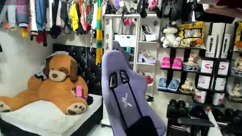 allsson_miller online show from September 26, 2025, 8:13 pm