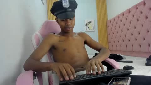 Snapshot of alluringangel01 chatting on October 22, 2025, 2:23 am alluringangel01 online show from October 22, 2025, 2:23 am