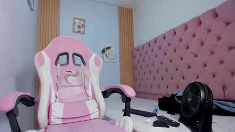 Snapshot of alluringangel01 chatting on October 31, 2025, 2:45 am alluringangel01 online show from October 31, 2025, 2:45 am