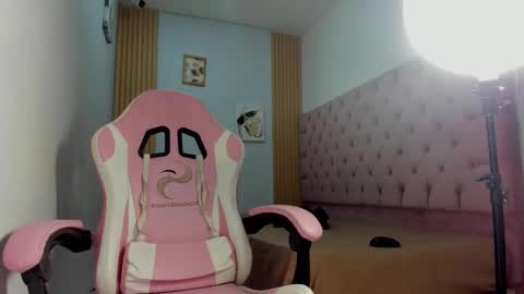 Snapshot of alluringangel01 chatting on November 3, 2025, 3:19 am alluringangel01 online show from November 3, 2025, 3:19 am