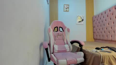 Snapshot of alluringangel01 chatting on November 4, 2025, 3:05 am alluringangel01 online show from November 4, 2025, 3:05 am