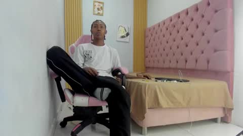 Snapshot of alluringangel01 chatting on November 10, 2025, 2:43 am alluringangel01 online show from November 10, 2025, 2:43 am