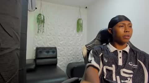 Snapshot of alluringangel01 chatting on December 1, 2025, 1:43 am alluringangel01 online show from December 1, 2025, 1:43 am