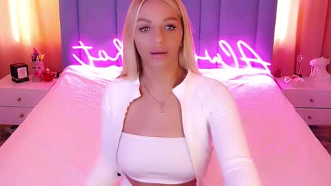 AlwaysHot online show from March 4, 2025, 3:11 am