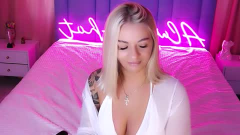 AlwaysHot online show from September 16, 2025, 2:23 am