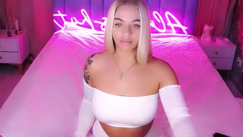 AlwaysHot online show from November 26, 2025, 2:23 am