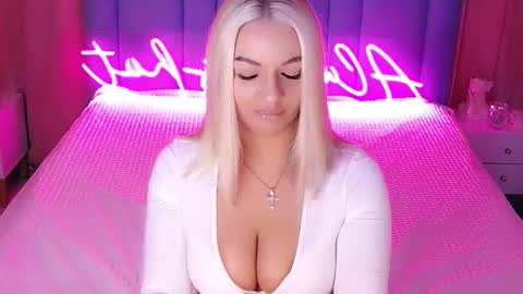 AlwaysHot online show from December 1, 2025, 2:05 am