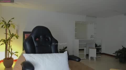 Kelly  online show from September 30, 2025, 10:31 am