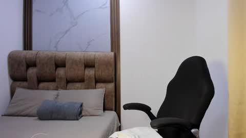 allyson_gh online show from September 12, 2025, 4:23 am