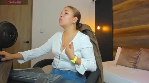 ALMA FENIX  online show from September 17, 2025, 12:29 pm