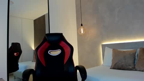 ALMA FENIX  online show from October 6, 2025, 6:49 pm