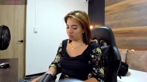 ALMA FENIX  online show from October 7, 2025, 12:13 pm