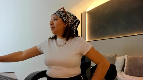 ALMA FENIX  online show from October 18, 2025, 12:28 pm