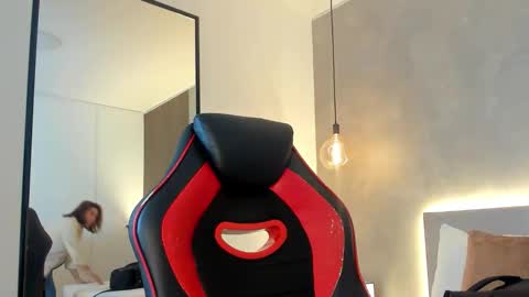 ALMA FENIX  online show from October 27, 2025, 12:31 pm