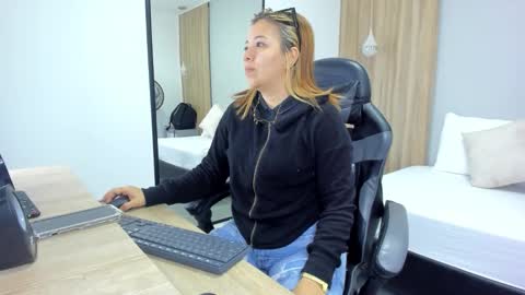 ALMA FENIX  online show from January 15, 2026, 12:32 pm