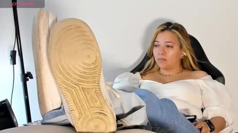 ALMA FENIX  online show from March 6, 2026, 1:29 pm