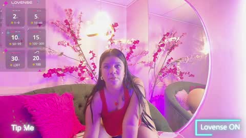 ALMENDRAEVANS online show from February 1, 2025, 11:21 am