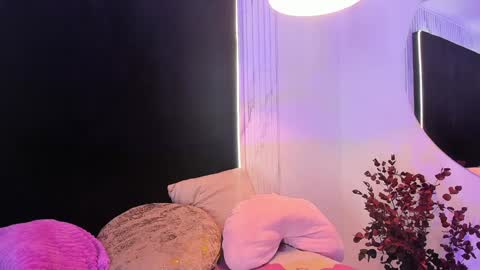 ALMENDRAEVANS online show from February 7, 2025, 3:19 pm