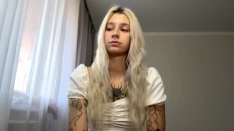 Arina online show from September 22, 2025, 7:10 am