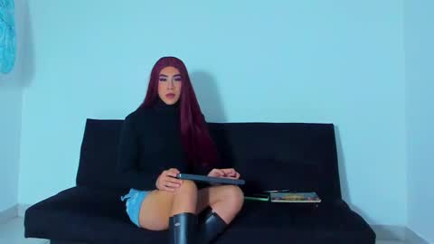 Hazel Bowie online show from March 9, 2025, 2:29 am