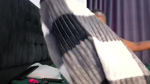 alotta_titties online show from April 19, 2026, 8:35 am