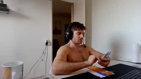 alphah_hunk online show from January 17, 2026, 1:27 pm