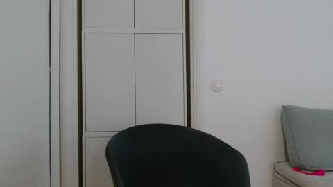 alphahung23 online show from November 19, 2025, 8:25 am