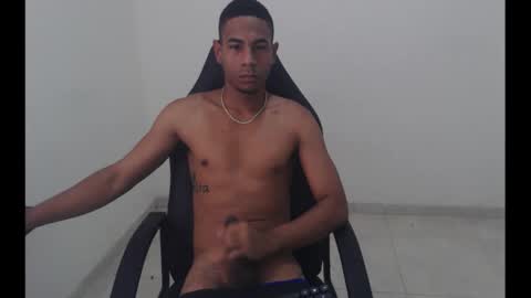 alphas_latins online show from April 2, 2026, 8:06 pm