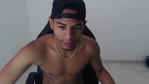 alphas_latins online show from April 11, 2026, 5:28 pm