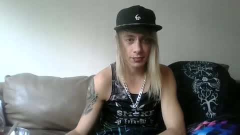 Snapshot of altboy010 chatting on September 16, 2025, 3:24 pm altboy010 online show from September 16, 2025, 3:24 pm