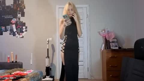 May online show from November 30, 2025, 6:12 pm