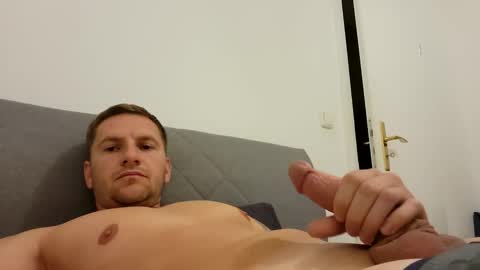 aluke95 online show from October 3, 2025, 5:54 pm