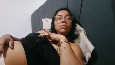 analia online show from November 9, 2025, 2:43 am