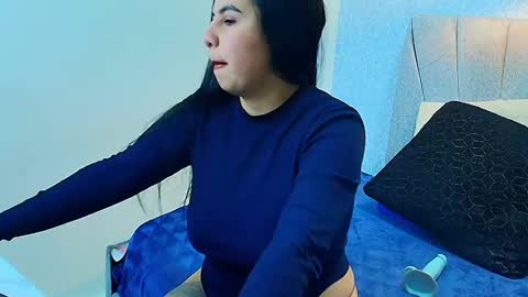   A L Y  online show from September 16, 2025, 11:33 am