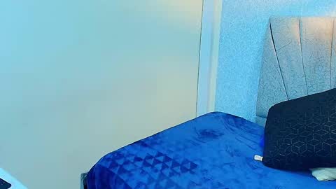   A L Y  online show from September 19, 2025, 12:06 pm