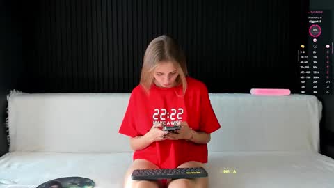 Alena online show from September 22, 2025, 12:40 pm