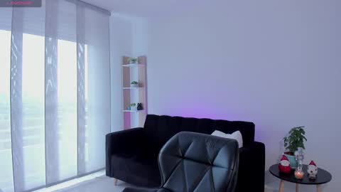 Alyson online show from December 23, 2024, 2:07 pm