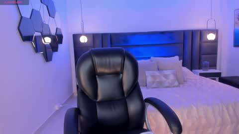 Aly  online show from February 6, 2025, 11:43 am