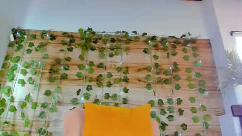 alyssia online show from February 23, 2025, 6:45 pm