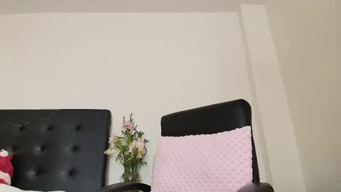 Isabella online show from March 8, 2025, 7:53 pm