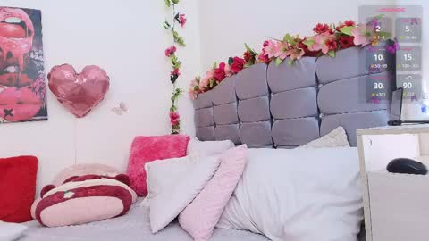 Isabella online show from April 18, 2026, 7:58 pm