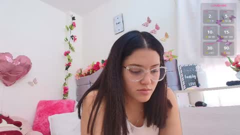 Isabella online show from April 19, 2026, 7:49 pm