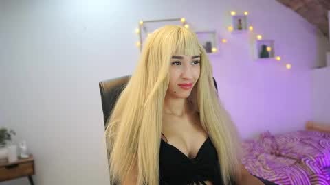 Amai  Liu online show from October 19, 2025, 5:57 pm