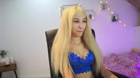 Amai  Liu online show from October 28, 2025, 7:05 pm