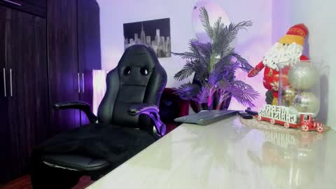 anny online show from December 2, 2025, 2:06 am