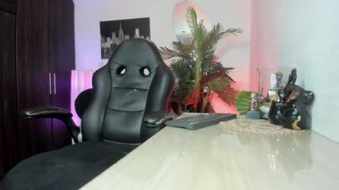 anny online show from April 21, 2026, 2:51 am