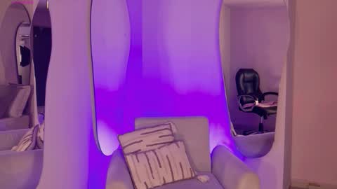 Amaia Haywood online show from November 8, 2025, 5:18 am