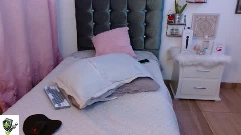 AMALIA online show from January 3, 2025, 2:32 am